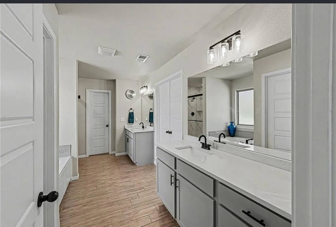 Primary bath dual vanity